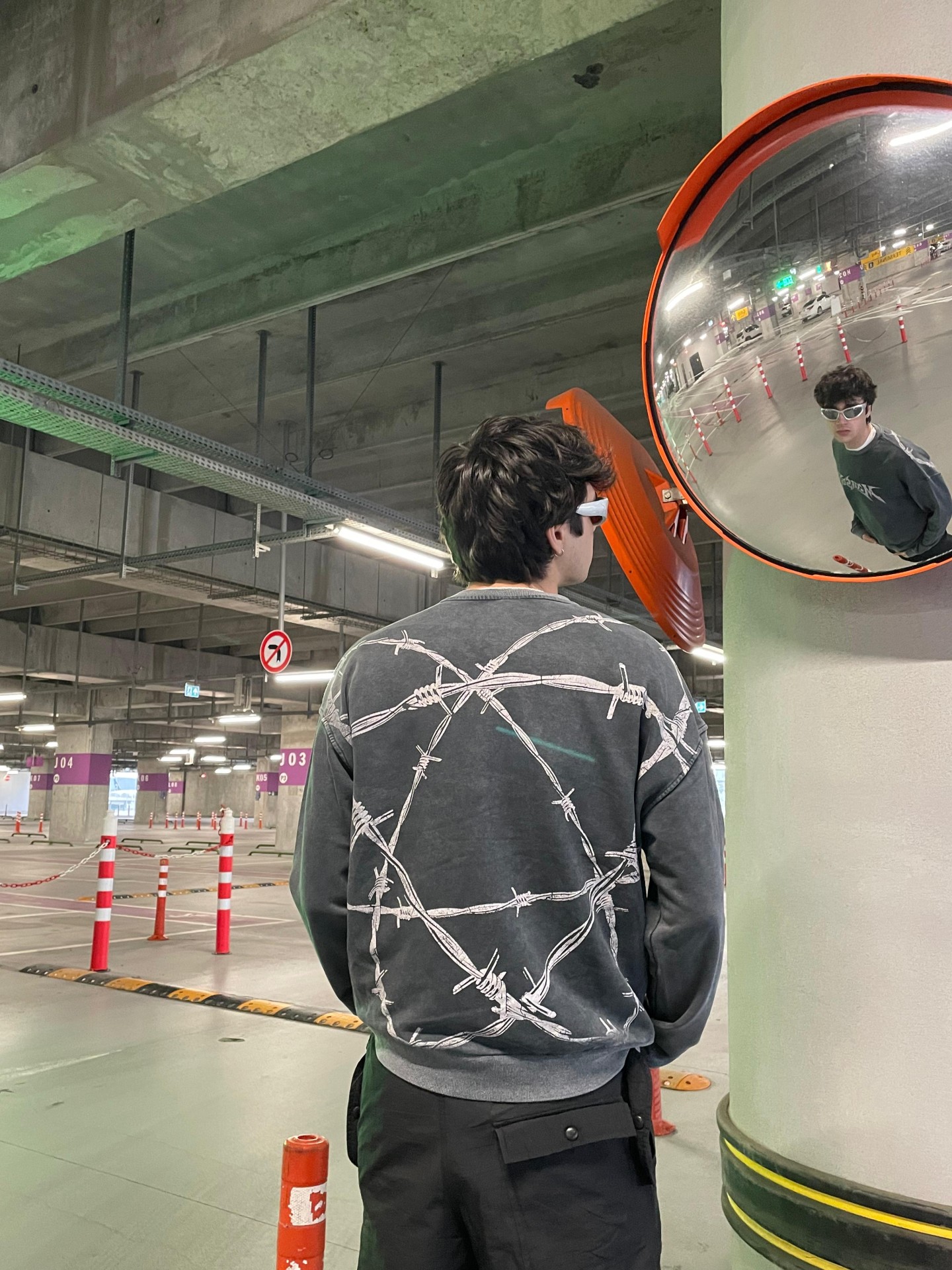 Barbed Back Print Washed Sweatshirt