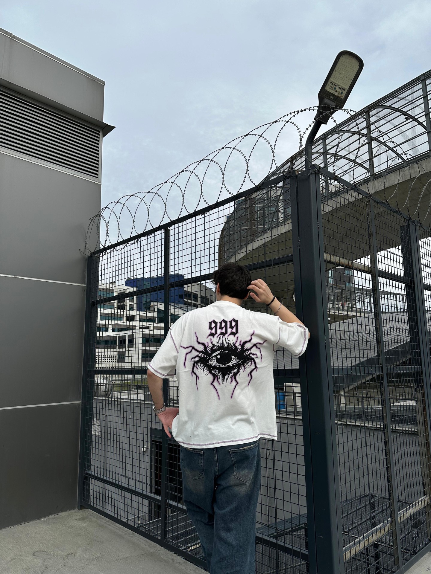 999 Eyes Ters Dikiş Beyaz Tshirt 