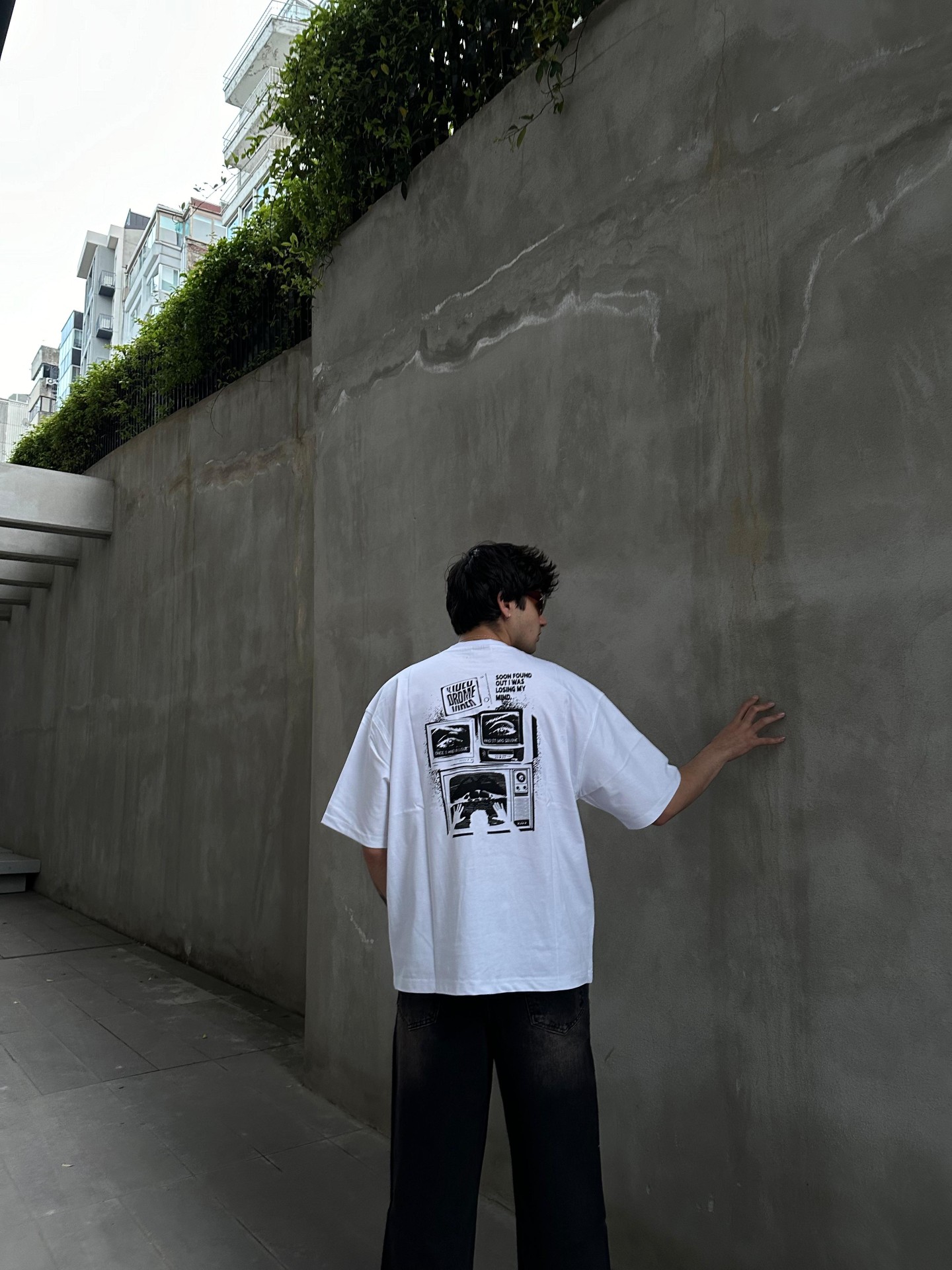 Eyes İn The Tv Beyaz T-shirt