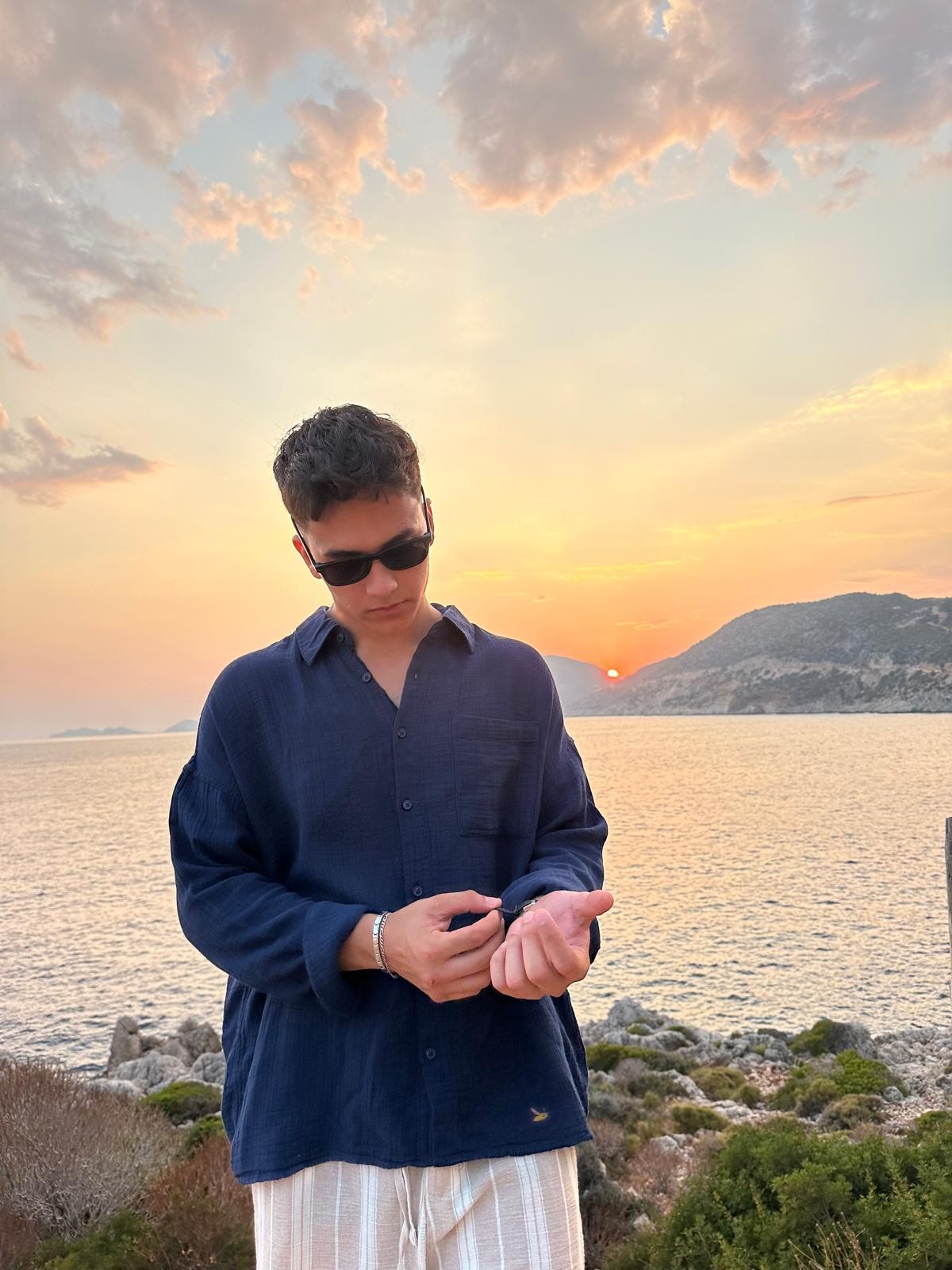 Cep Detay Mavi Keten Gömlek