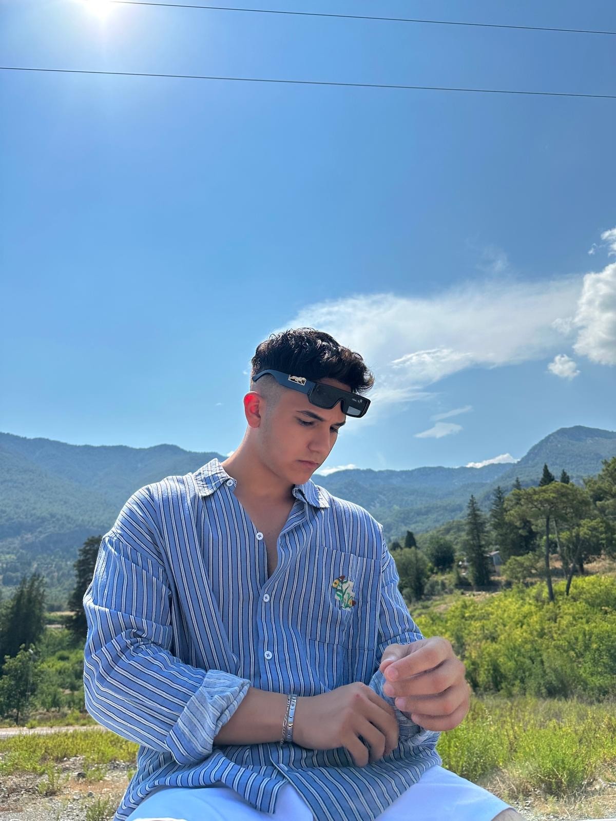 Çizgi Desen Nakış Detay Mavi Keten Gömlek