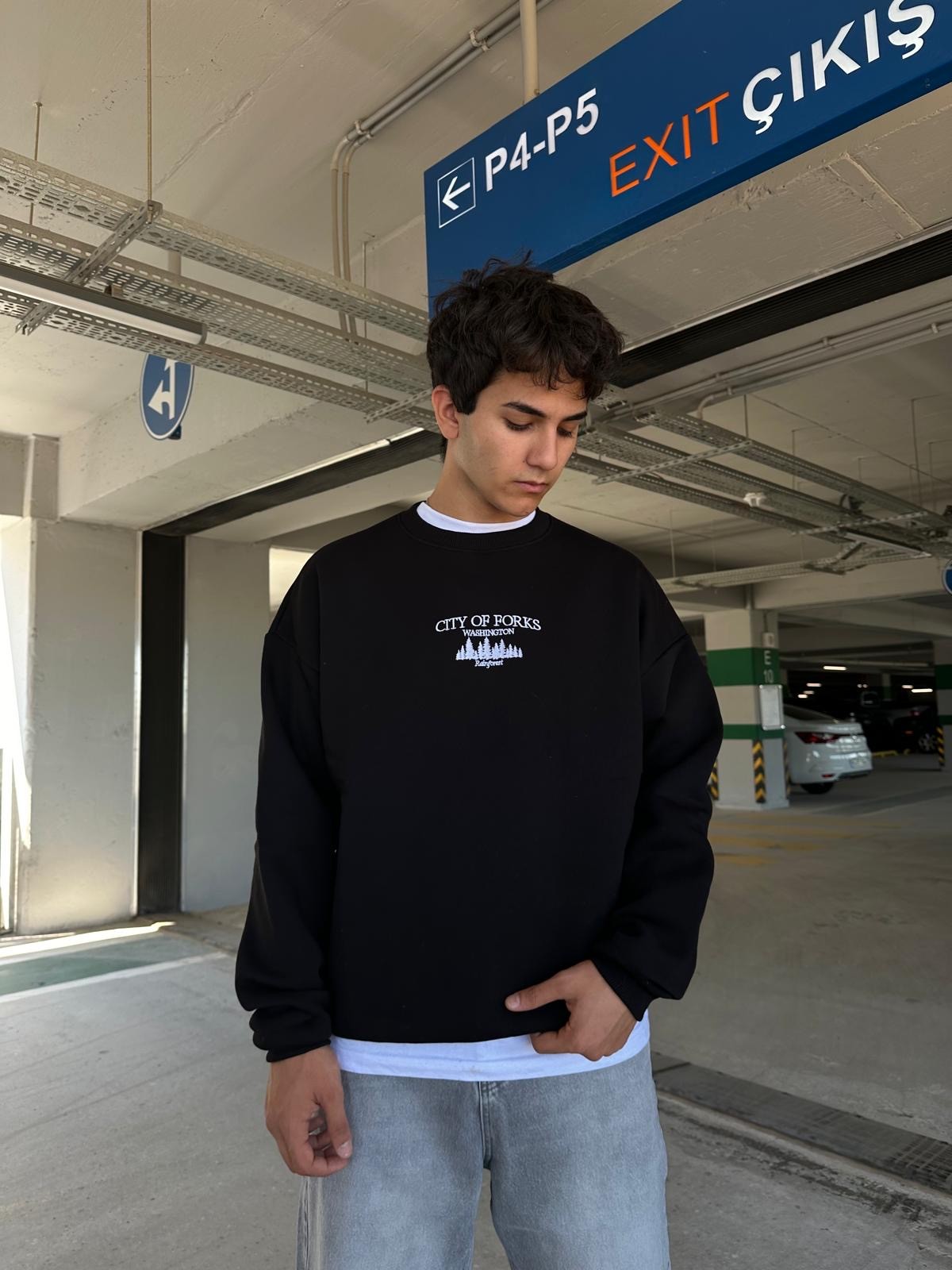 City Of Forks Black Oversize Sweatshirt