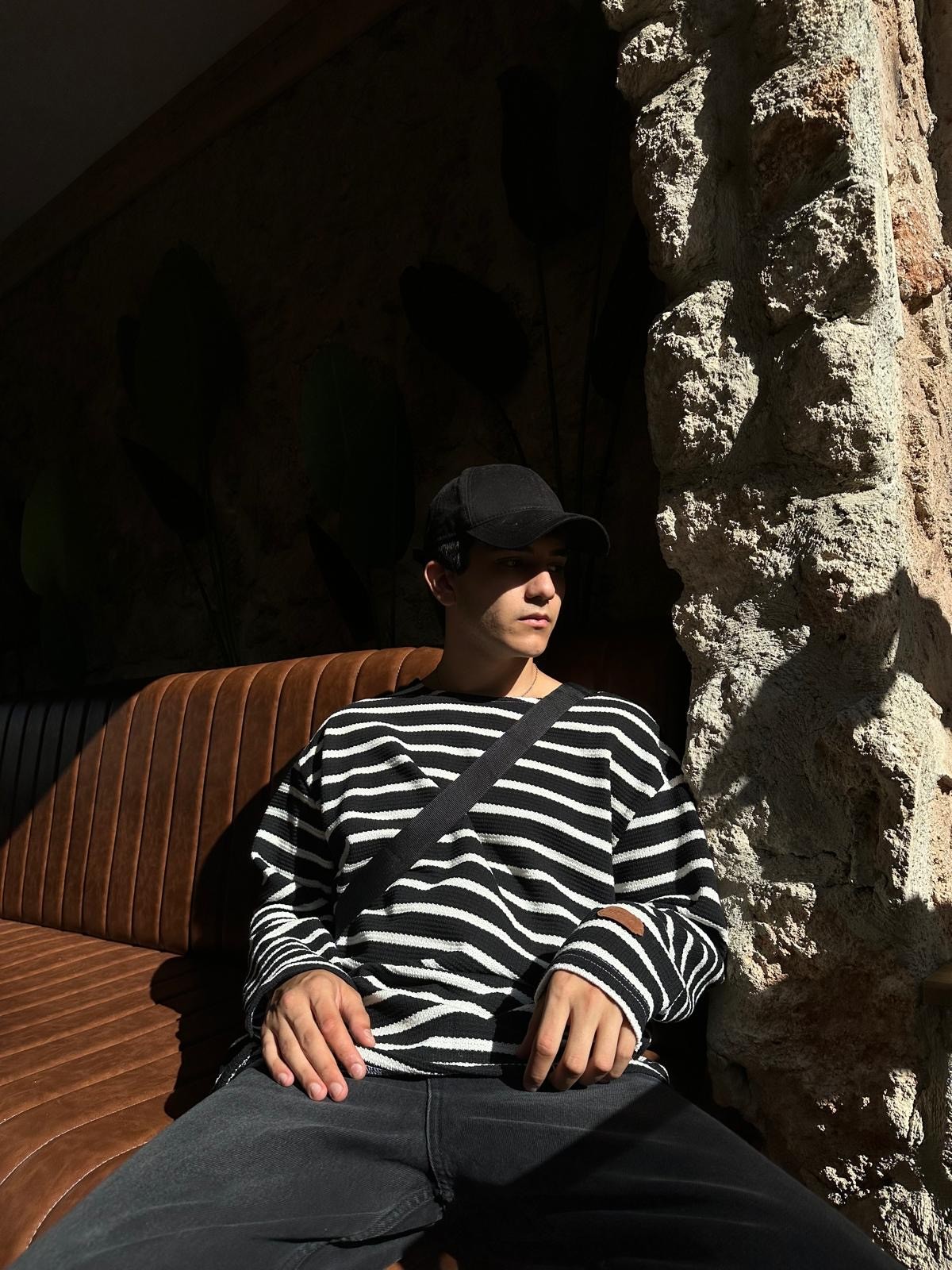 Çizgili Örme Desenli Black Sweat