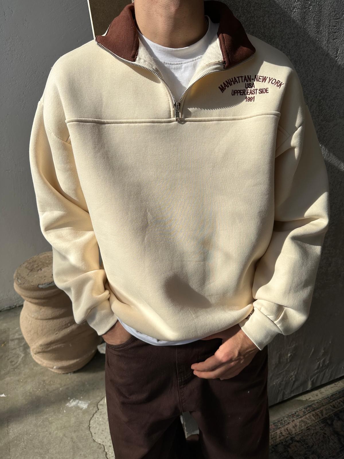 Manhattan Nakışlı Bej Polo Yaka Oversize Sweatshirt 