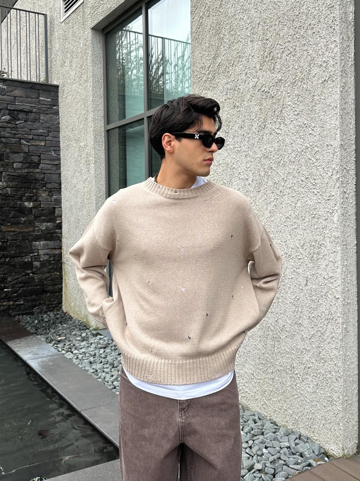 Yırtık Detaylı Oversize Bej Kazak