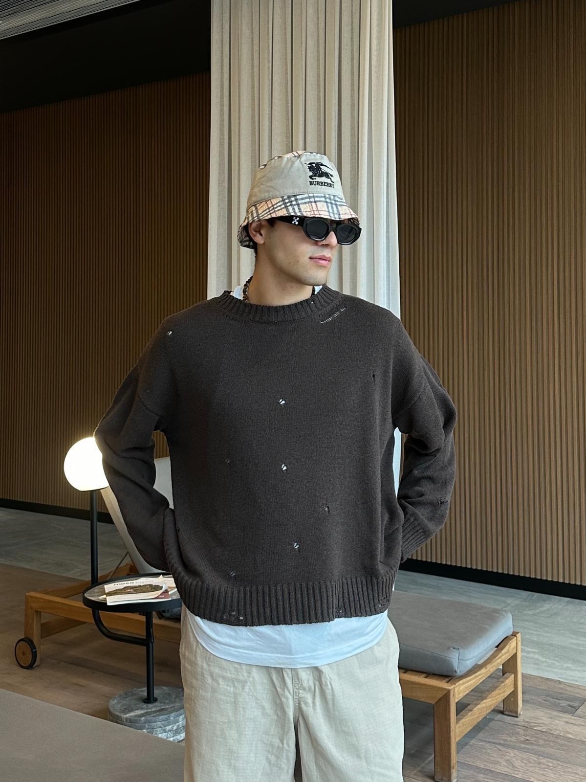 Yırtık Detaylı Oversize Kahve Kazak