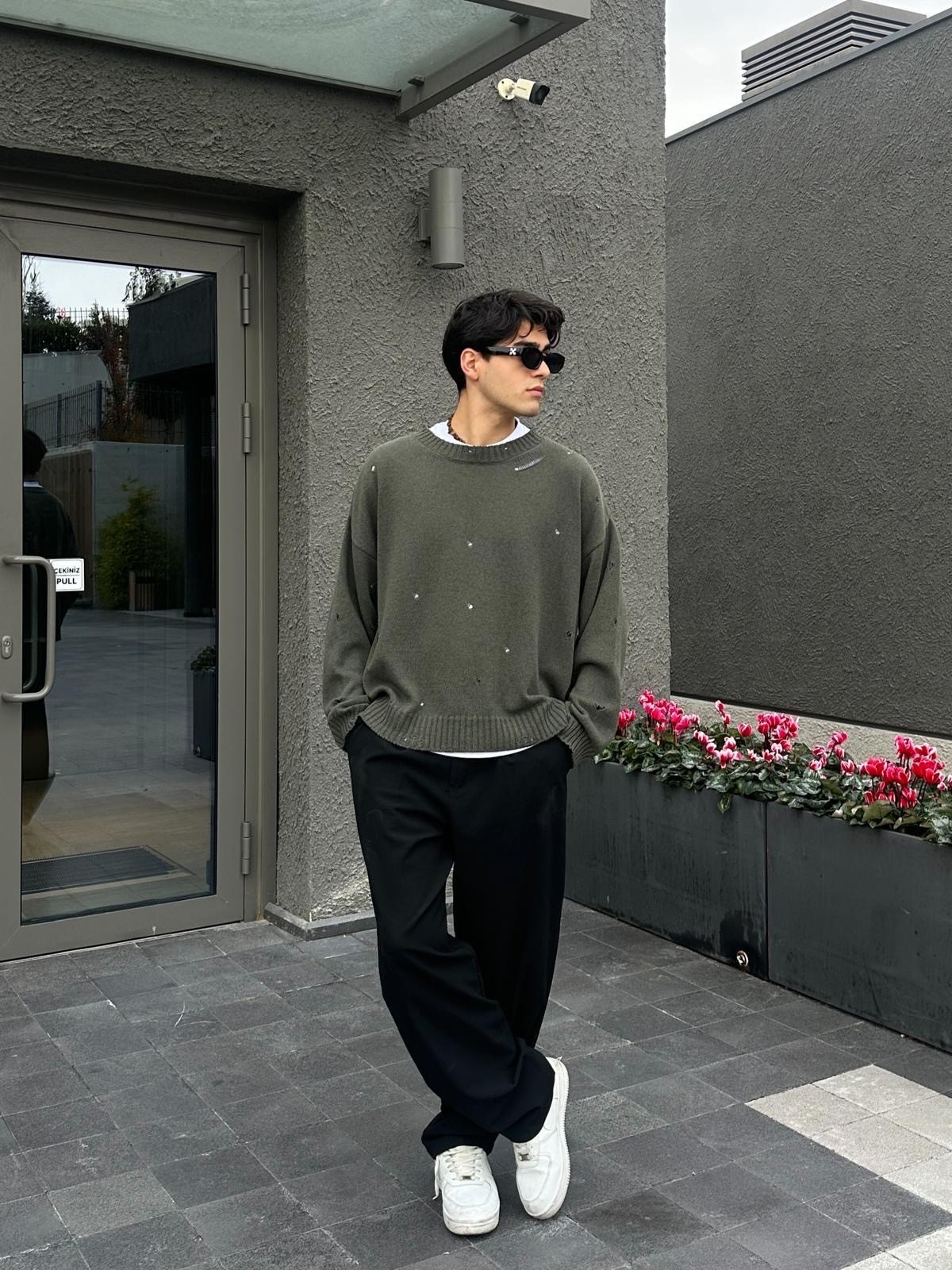 Yırtık Detaylı Oversize Yeşil Kazak