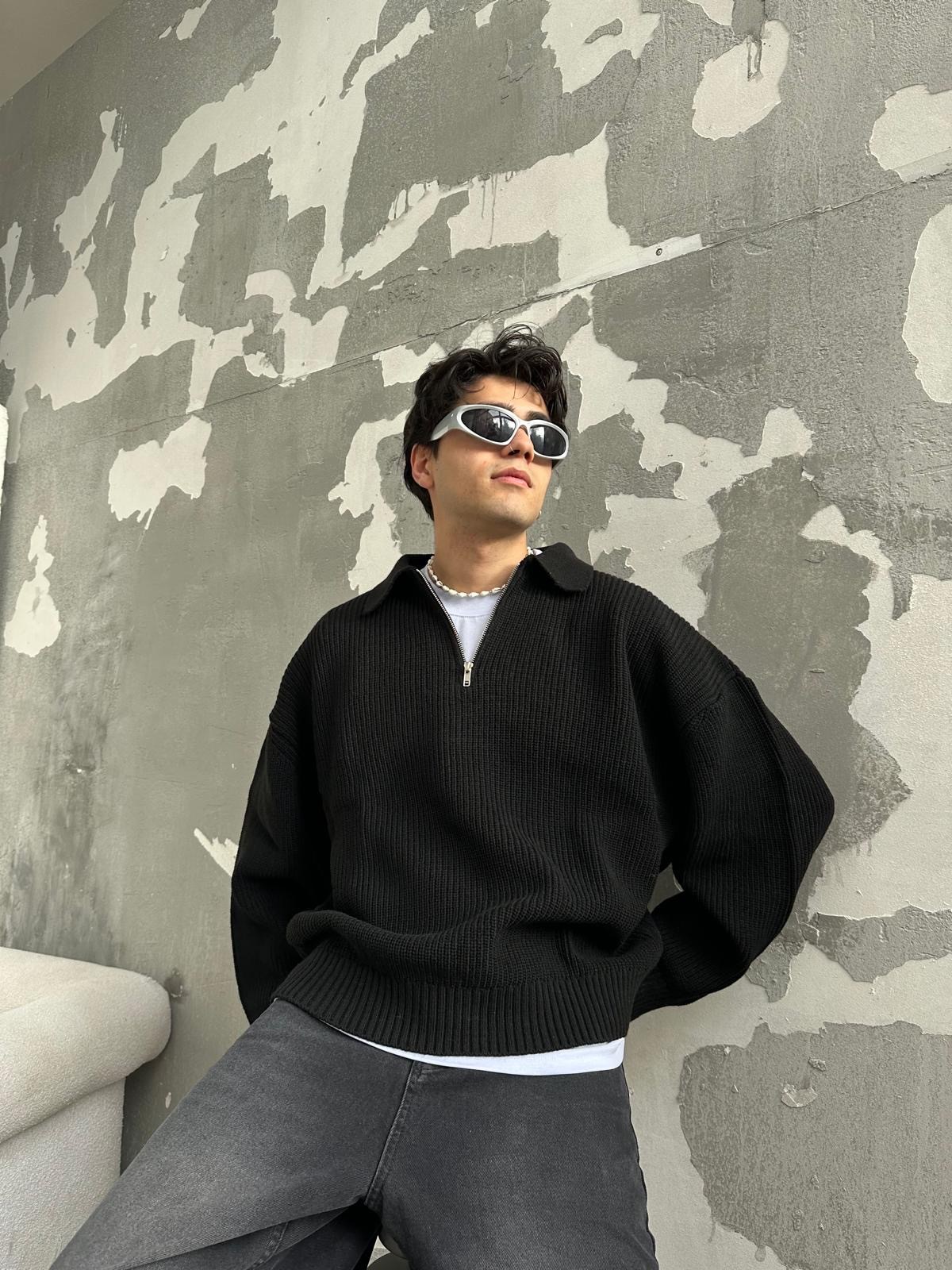 Siyah Yarım Fermuarlı Oversize Triko