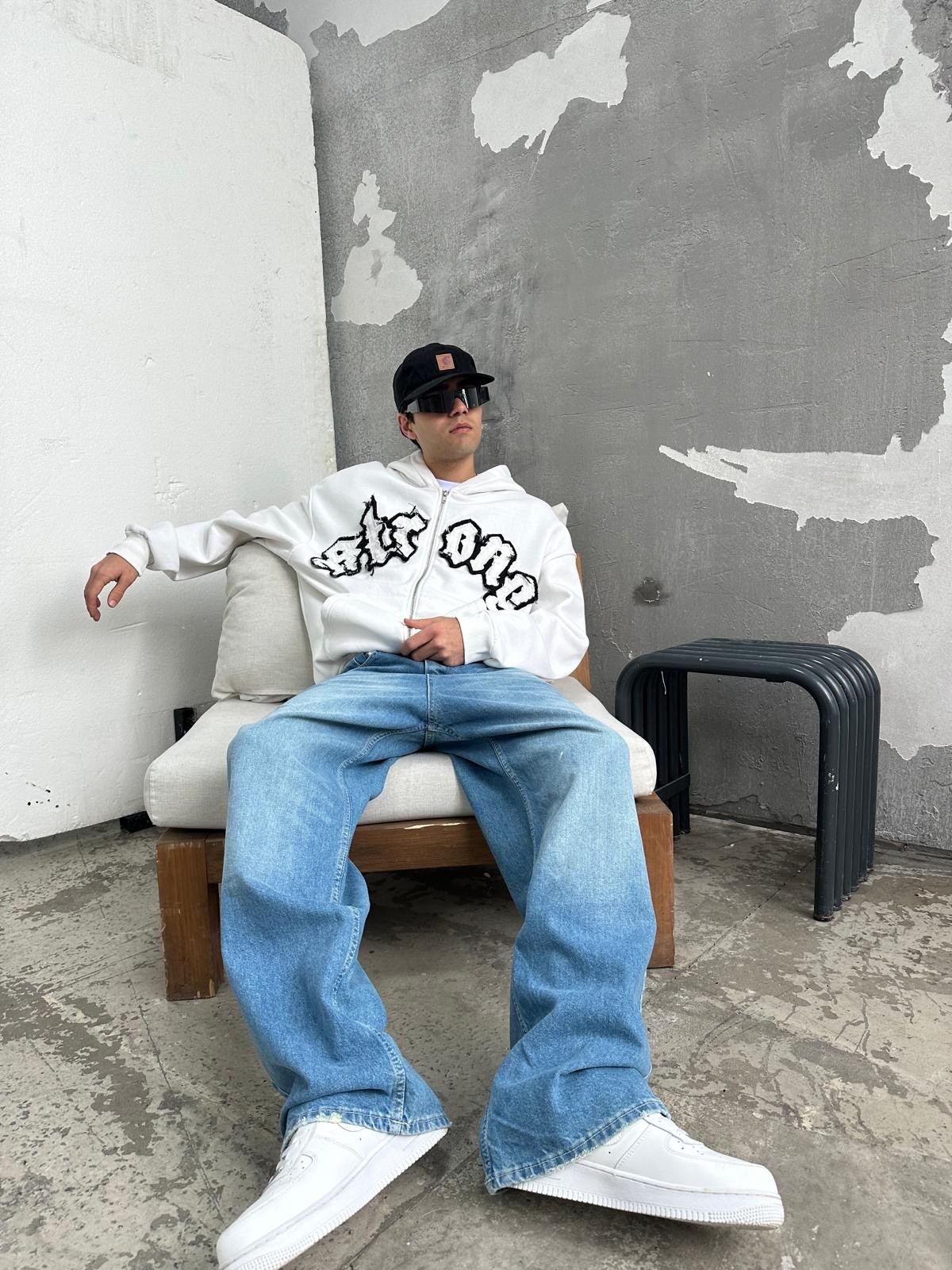 Strong Nakışlı Beyaz Oversize Zip-Hoodie