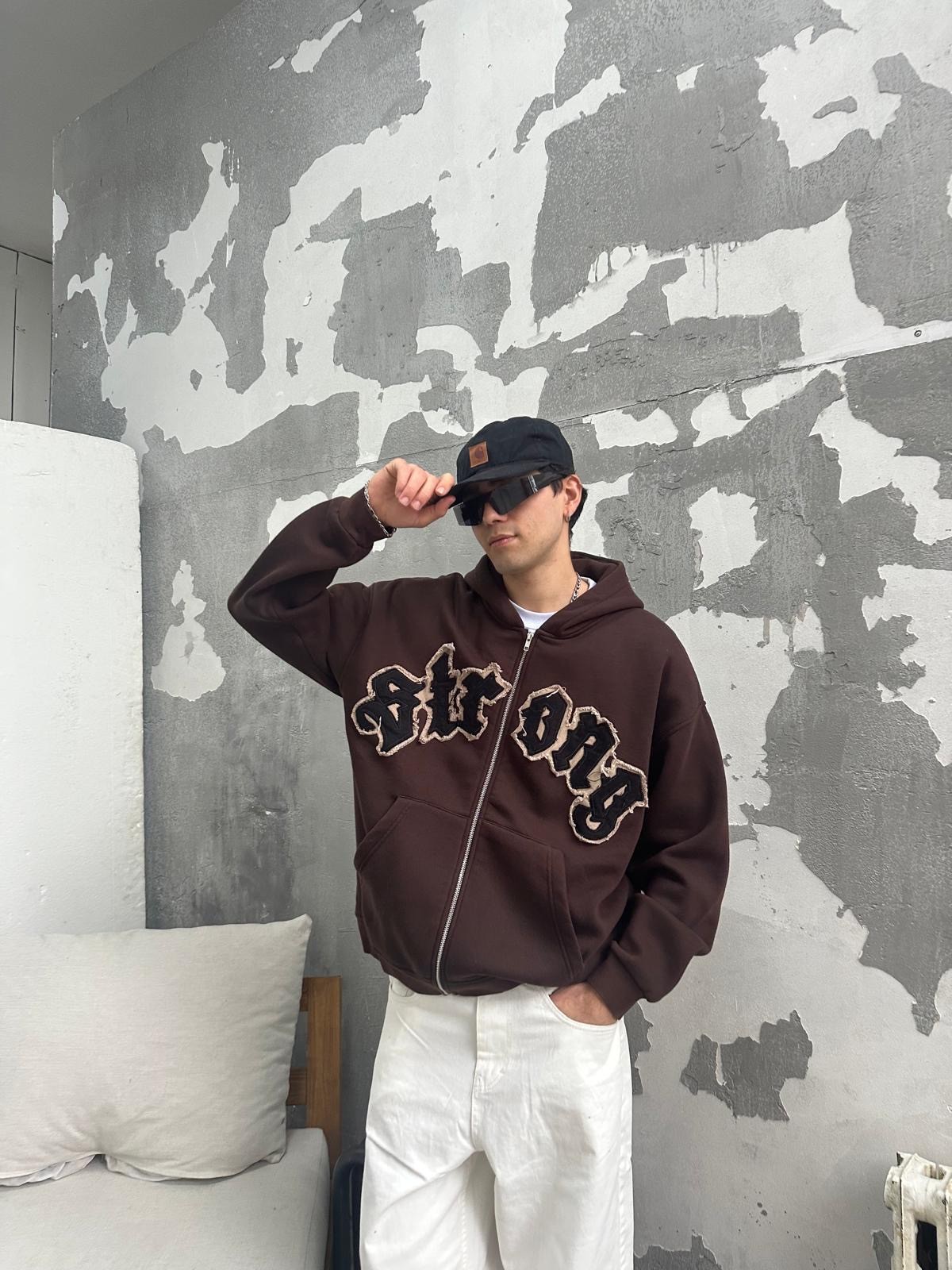 Strong Nakışlı Kahve Oversize Zip-Hoodie