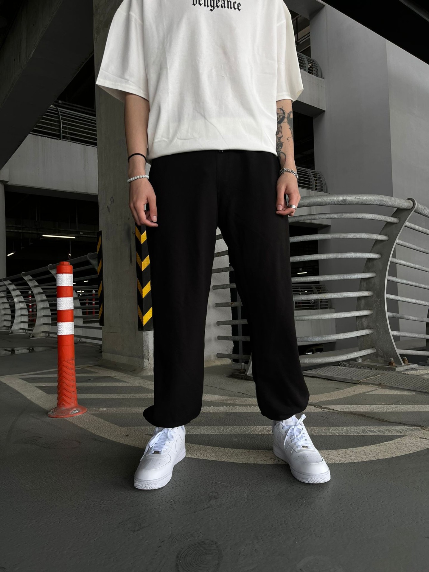 Paçası Lastikli Siyah Oversize Eşofman